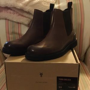 “NEW” Frye Terra Chelsea Boots